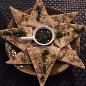 Focaccia (hecha por ellos) con pesto