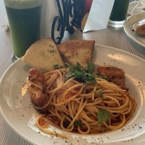 Spaguetti de pollo en salsa pomodoro