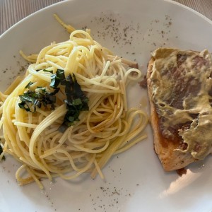 Salmon Dijon con pasta sin glutten