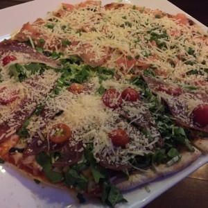 Pizza familiar mitad Solmone y Procciuto