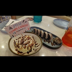 cookies and cream roll + helado extra