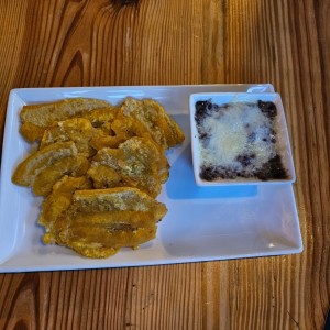 Patacones Con Frijol Molido