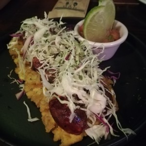 chorizo artesanal con patacones