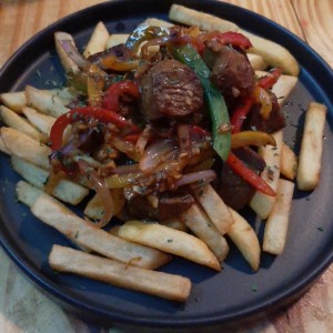 lomito salteado con papas fritas