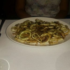 Calamares encebollados