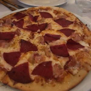pizza de pepperoni y bacon
