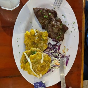 filete de res con patacones