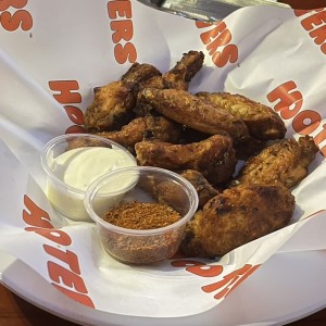 WINGS - HOOTERS SMOKED WINGS