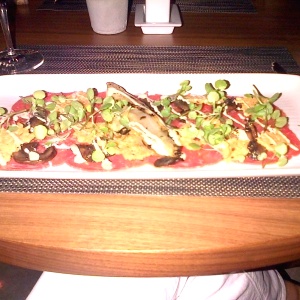 Carpaccio de res con reggiano tostado