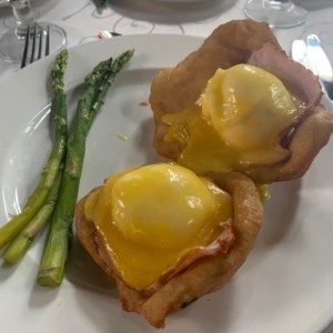 huevos benedictos con jamon