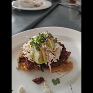 patacones con puerco en adobo