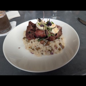 FILETE DE RES SOBRE RISOTTO