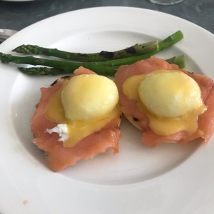 huevos benedicto con salmon
