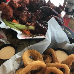 20 wings bucket (original BBQ, Chilli&lime) & onion rings side