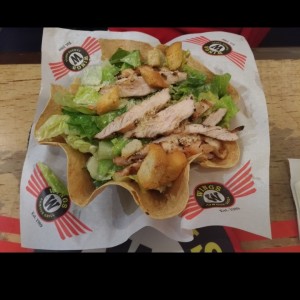 ensalada ceasar de pollo