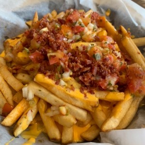 papas con pico de gallo y bacon