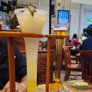 yarda de margarita y yarda de cerveza 