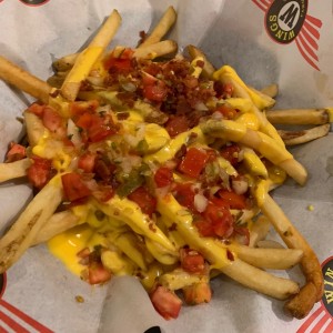 papas con queso y bacon