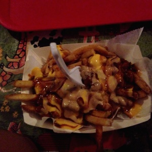Papas fritas con chili y queso