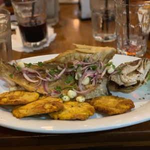 Pescado frito entero