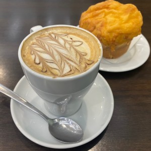 Moccacino y pan de queso