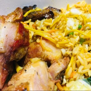arroz, chow mein, puerco