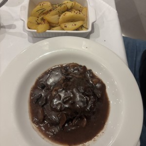 Fileto Bordolese (con Vino Tinto y Hongos)