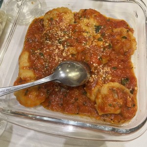 Ravioli Relleno de Carne al Tomate