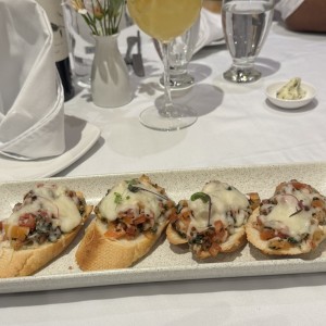 Bruschetta de Tomate y Mozarella