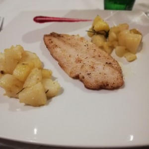 Filwte de corvina y papas salteadas
