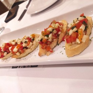 Bruschettas de tomate y mozarella