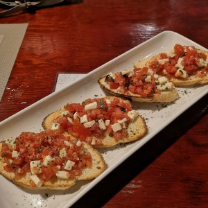 Bruschetta de tomate y mozarella