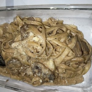 Strogonoff con filete de res y hongos a la crema