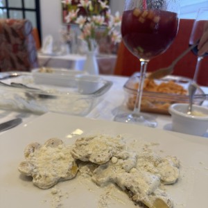 Agnolotti Rellenos de Hongo Porcini a la Crema y Trufa Negra