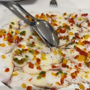 De Pulpo con Picadillo de Pimentones de Colores