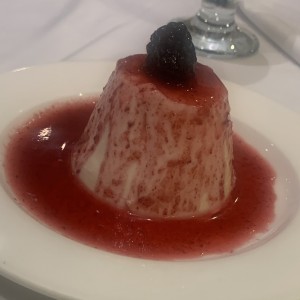 Pannacotta con Frutos Rojos