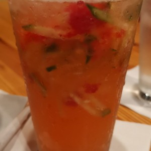 Limonada de Pepino y Fresas