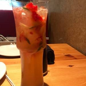 clasica bebida a vase de Fresas y pepino