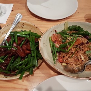 Mongolian Beef y Singapure Street Noodle