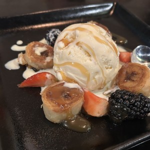 Helado con frutos acaramelados