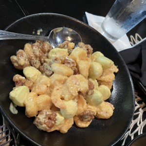 Shrimp With Candied Walnuts