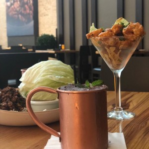 moscow mule, lettuce wraps y dynamite shrimps.