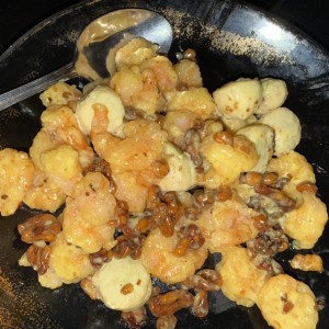 Shrimp With Candied Walnuts