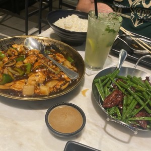 Platos Fuertes - Cashew Chicken y Mongolian Beef