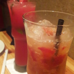 limonada de sandia y de fresa con pepino