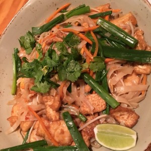 pad thai de pollo