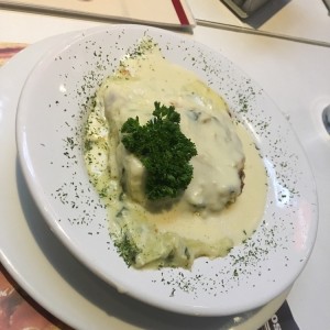 lasagna de pollo con espinaca en salsa blanca