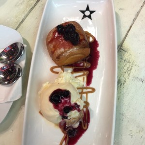 Bao frito relleno de dulce de leche