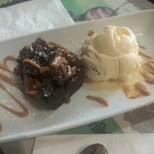 brownie con helado