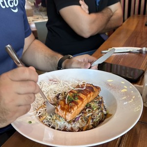 Arroz con Salmon a la plancha
